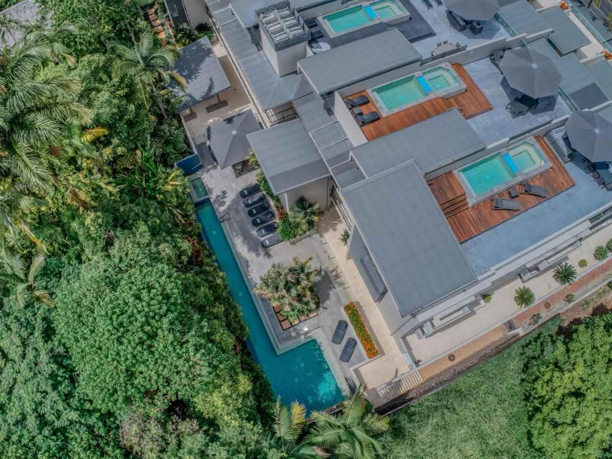 Coconut Grove Aparthotel Port Douglas Exterior photo