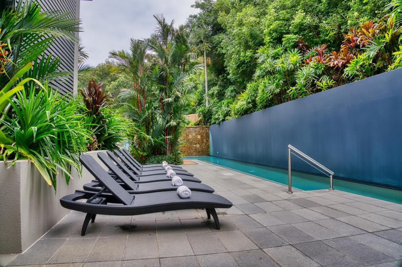 Coconut Grove Aparthotel Port Douglas Exterior photo