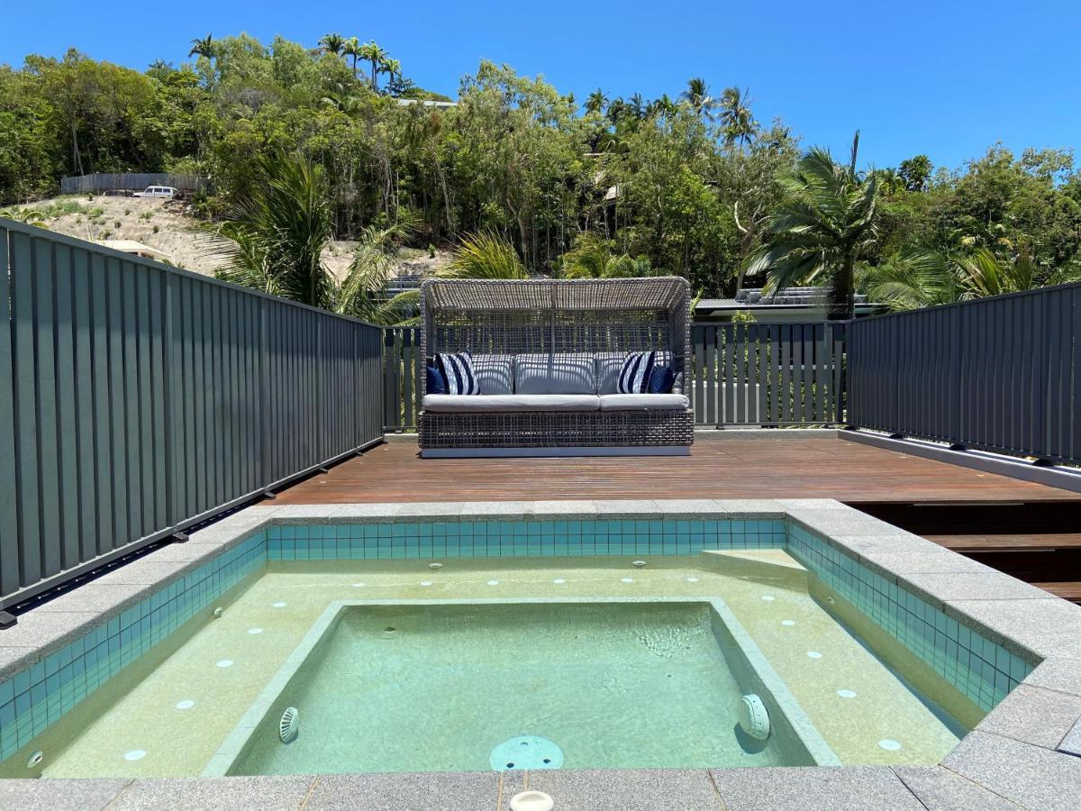 Coconut Grove Aparthotel Port Douglas Exterior photo