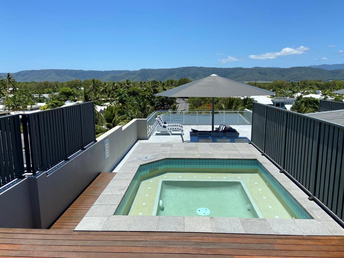 Coconut Grove Aparthotel Port Douglas Exterior photo