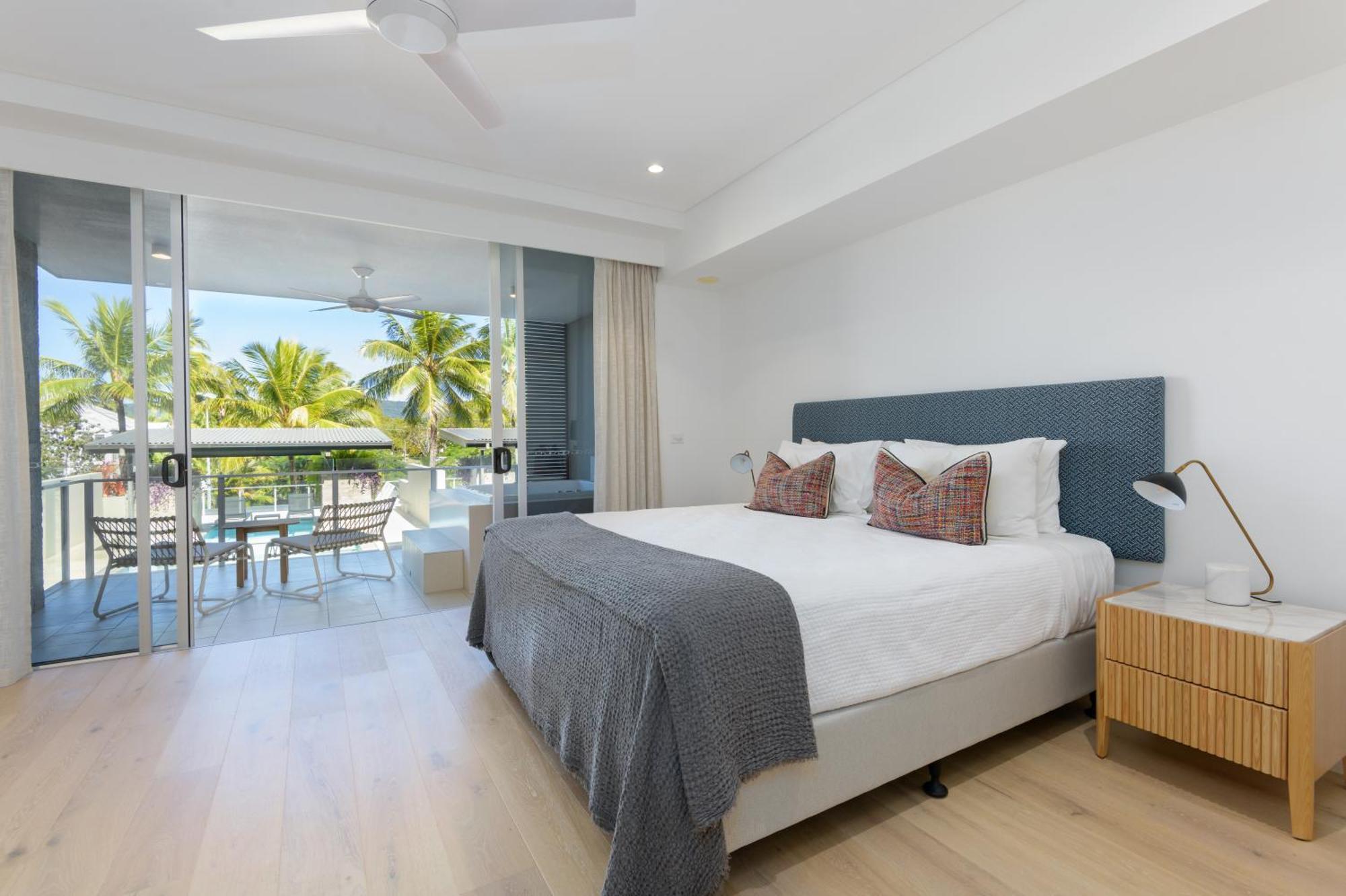 Coconut Grove Aparthotel Port Douglas Exterior photo