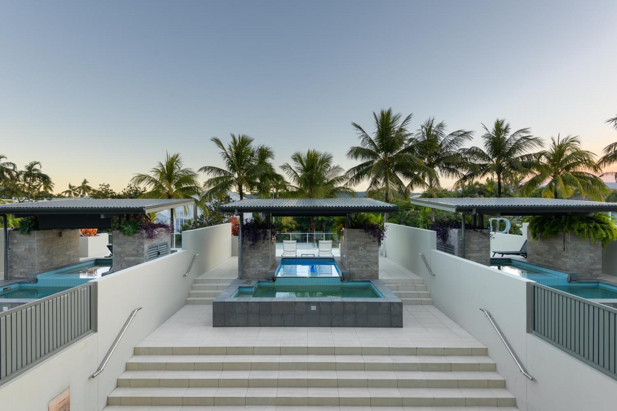 Coconut Grove Aparthotel Port Douglas Exterior photo
