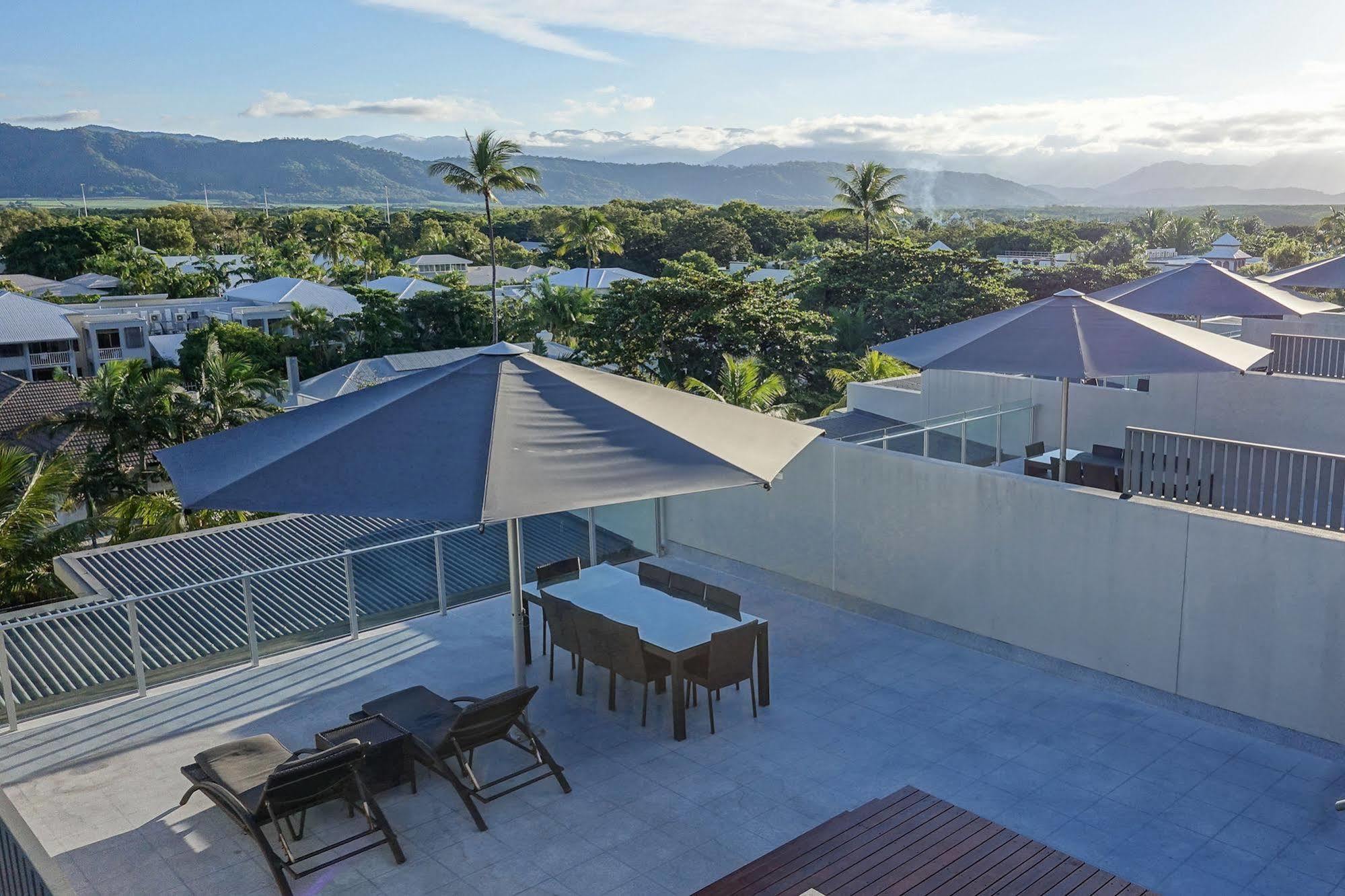 Coconut Grove Aparthotel Port Douglas Exterior photo