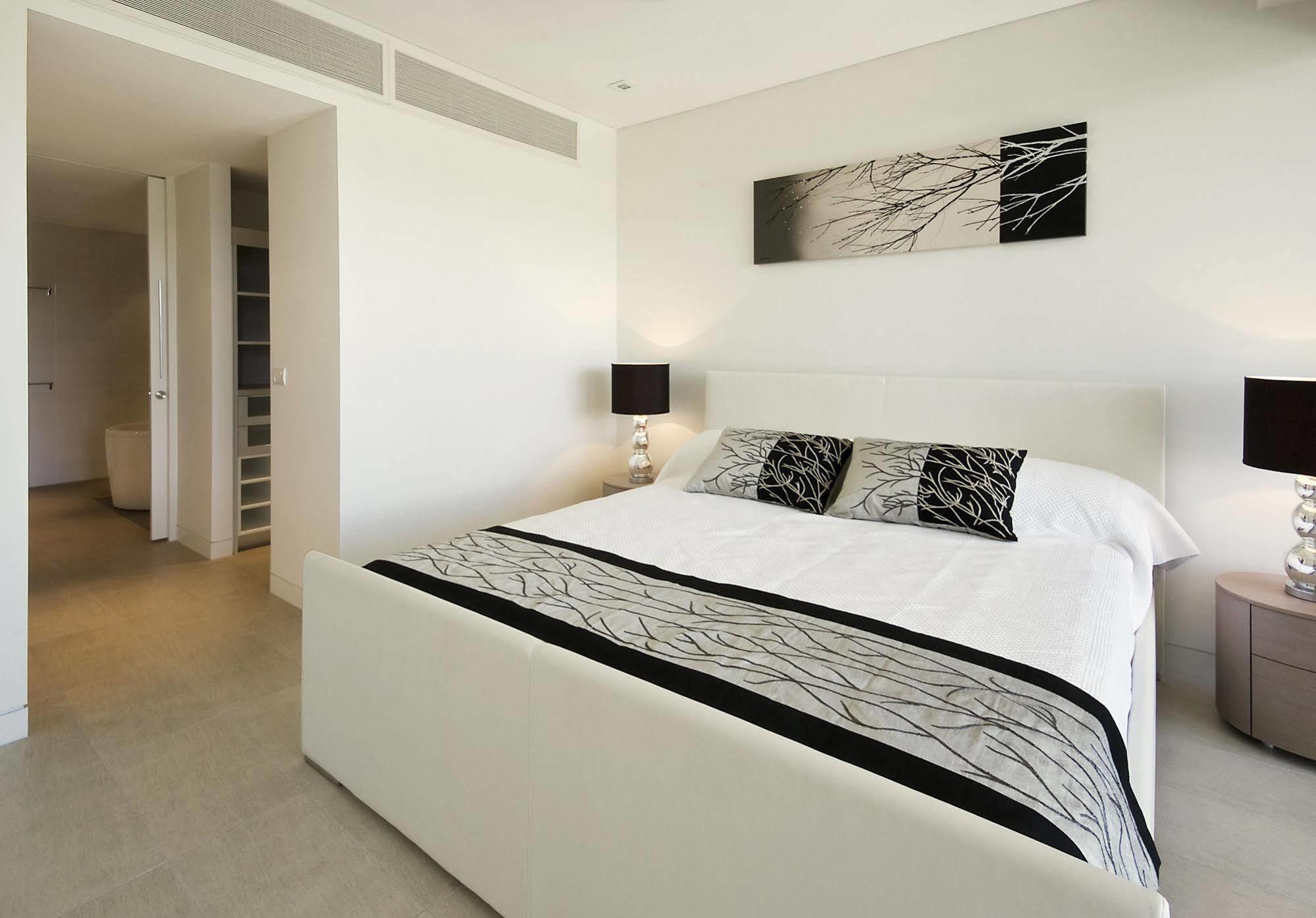 Coconut Grove Aparthotel Port Douglas Room photo